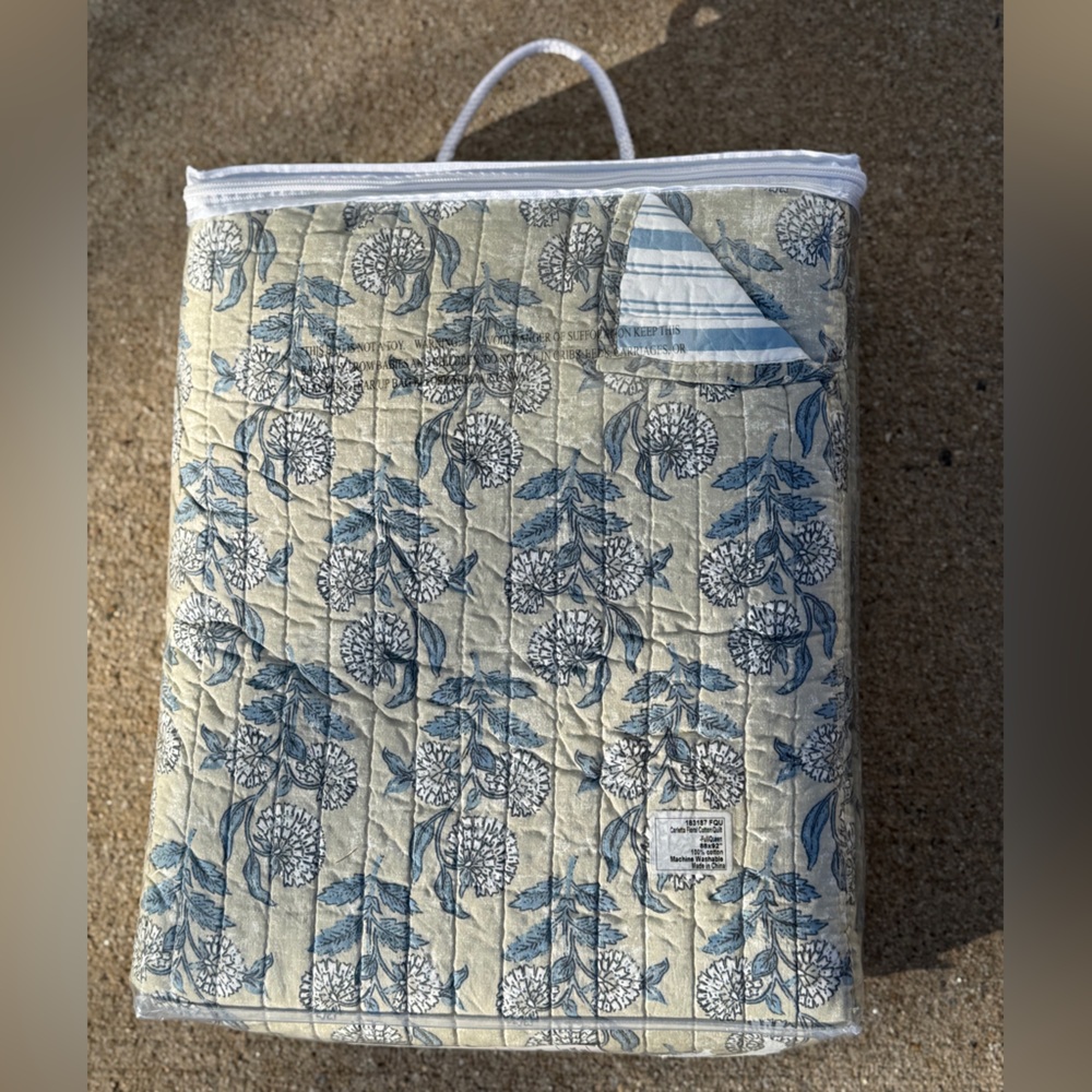 ⚡️  FLASH SALE  ⚡️Frontgate Floral Cotton Quilt - Queen - NWT - Picture 13 of 14